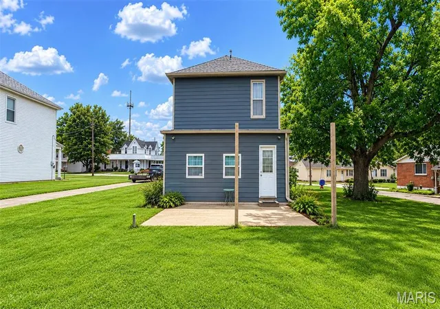 Photo 4 of Single family home for sale at 306 Wood St, O Fallon, MO 63366 | MLS# MIS26047739 | Listing updated on 2026-08-10