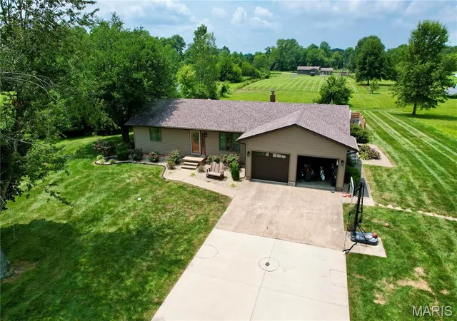 Photo 1 of Sale Pending at 3417 College Street Rd, Salem, IL 62881 | MLS# MIS26047740 | Listing updated on 2026-08-30
