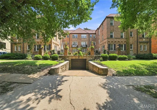Photo 2 of Condo for sale at 7530 Cromwell Dr #1N, Saint Louis, MO 63105 | MLS# MIS26047761 | Listing updated on 2026-08-24