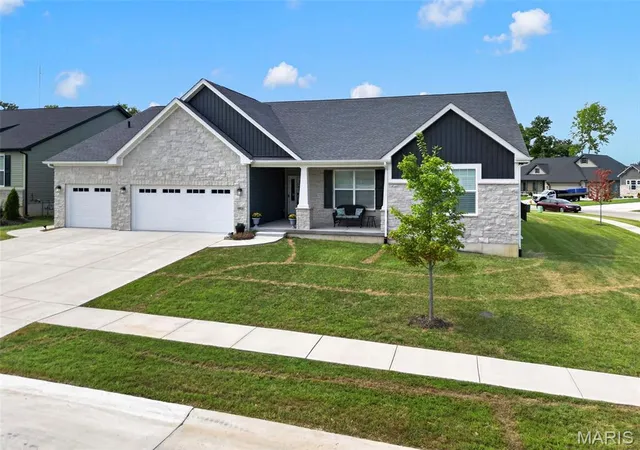 Photo 3 of Single family home for sale at 6803 Preservation Pkwy, Saint Louis, MO 63123 | MLS# MIS26047763 | Listing updated on 2026-10-01