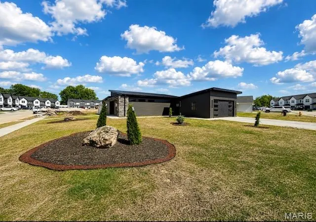 Photo 2 of Sale Pending at 202 Jimmy H Dr, Jonesburg, MO 63351 | MLS# MIS26047771 | Listing updated on 2026-08-24