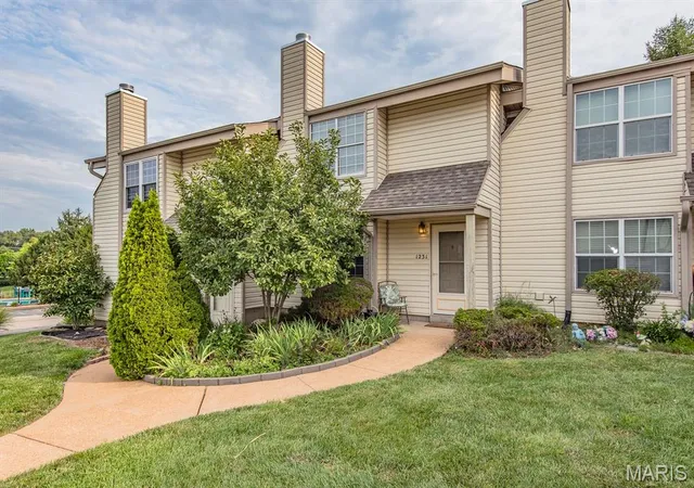 Condo for sale at 1231 Mangrove Ln, Saint Louis, MO 63125 | MLS# MIS26047776
