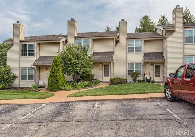 Photo 2 of Condo for sale at 1231 Mangrove Ln, Saint Louis, MO 63125 | MLS# MIS26047776 | Listing updated on 2026-08-28