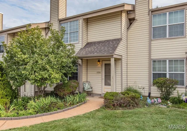 Photo 3 of Condo for sale at 1231 Mangrove Ln, Saint Louis, MO 63125 | MLS# MIS26047776 | Listing updated on 2026-08-28