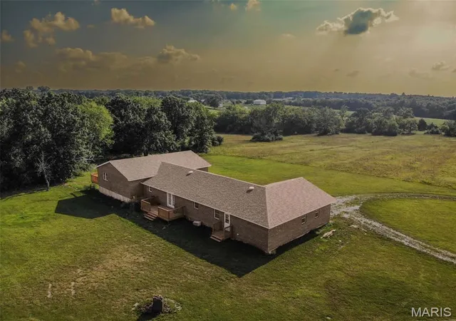 Photo 5 of Single family home for sale at 12818 Monroe Road 633, Santa Fe, MO 65282 | MLS# MIS26047778 | Listing updated on 2026-08-23