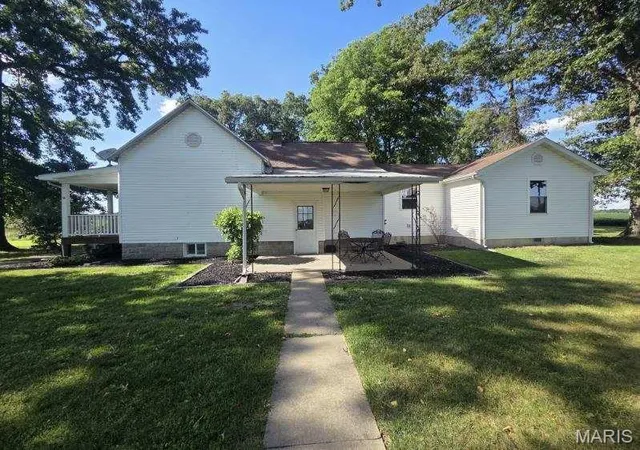 Photo 2 of Sale Pending at 3794 Valier Carpet Rd, Tamaroa, IL 62888 | MLS# MIS26047780 | Listing updated on 2026-08-17