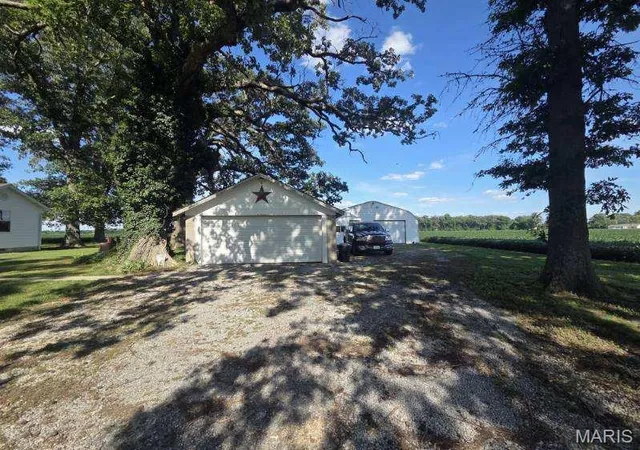 Photo 3 of Sale Pending at 3794 Valier Carpet Rd, Tamaroa, IL 62888 | MLS# MIS26047780 | Listing updated on 2026-08-17