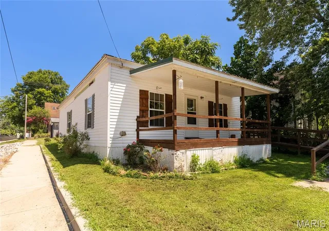 Photo 1 of Manufactured home for sale at 103 E Illinois, Golconda, IL 62938 | MLS# MIS26047786 | Listing updated on 2026-07-26