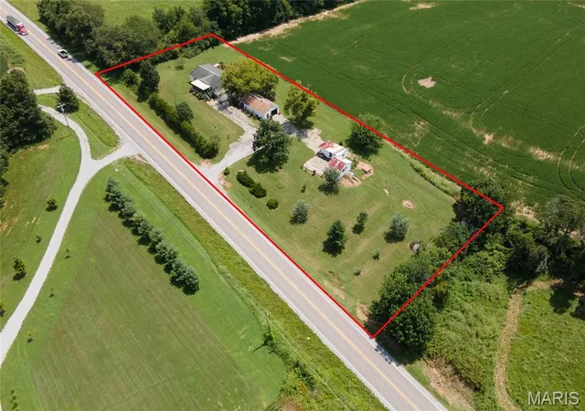 Photo 3 of Manufactured home for sale at 8215 State Rte 146, Buncombe, IL 62912 | MLS# MIS26047787 | Listing updated on 2026-08-07