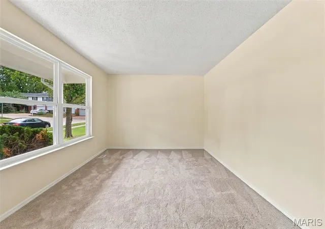Photo 4 of Single family home for sale at 807 Nykiel Ct, Ballwin, MO 63011 | MLS# MIS26047794 | Listing updated on 2026-09-19