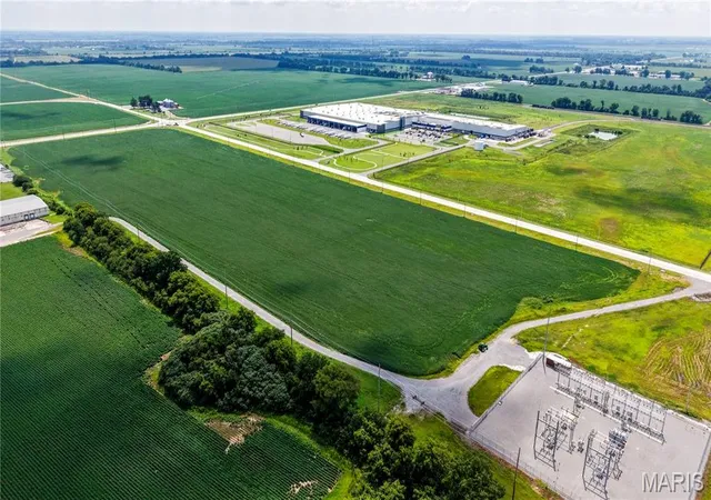 3rd image of 102 Armor Dr, Sikeston, MO 63801 | MLS# MIS26047807