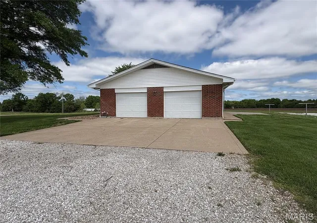 Photo 3 of Sale Pending at 11421 State Hwy M, Wright City, MO 63390 | MLS# MIS26047814 | Listing updated on 2026-09-03