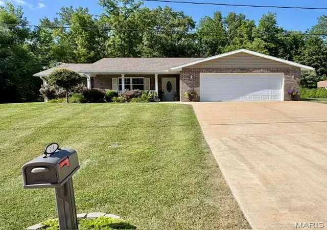 2nd image of 210 Stone Ridge Dr, Hannibal, MO 63401 | MLS# MIS26047816