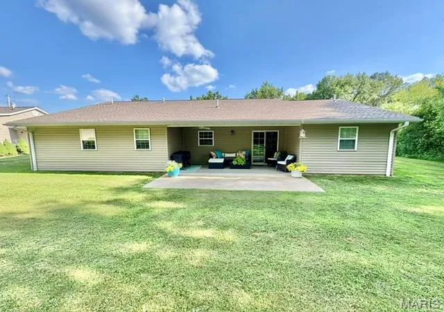 3rd image of 210 Stone Ridge Dr, Hannibal, MO 63401 | MLS# MIS26047816