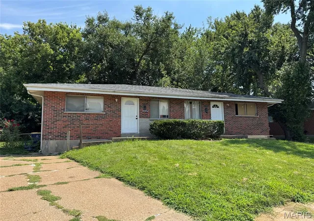 Photo 2 of Multi family home for sale at 4526 Country Ln, Saint Ann, MO 63074 | MLS# MIS26047828 | Listing updated on 2026-09-03
