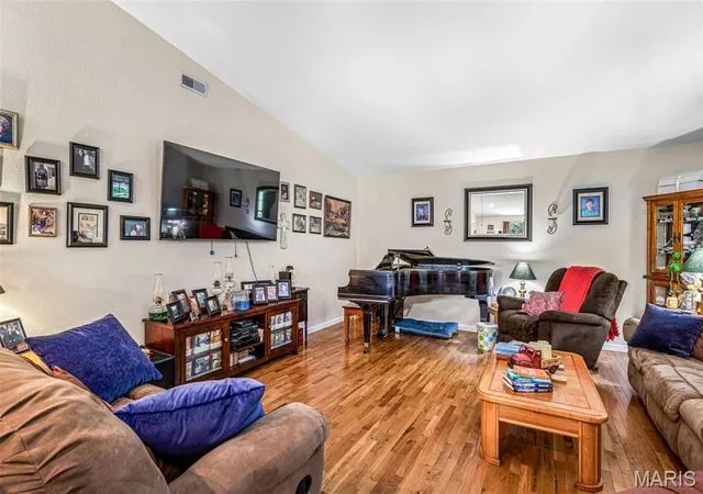 Photo 2 of Single family home for sale at 13 Russell Dr, Bismarck, MO 63624 | MLS# MIS26047833 | Listing updated on 2026-09-25