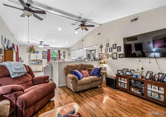Photo 3 of Single family home for sale at 13 Russell Dr, Bismarck, MO 63624 | MLS# MIS26047833 | Listing updated on 2026-09-25