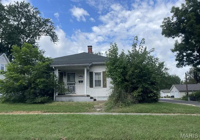 Photo 1 of Single family home for sale at 1700 Olive St, Highland, IL 62249 | MLS# MIS26047836 | Listing updated on 2026-07-26