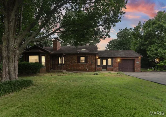 Photo 1 of Single family home for sale at 8 Linden Dr, Belleville, IL 62221 | MLS# MIS26047859 | Listing updated on 2026-08-27