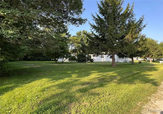Photo 3 of Single Family Residence at 322 E Bertolino Ave, Nokomis, IL 62075 | MLS# MIS26047862 | | Sold on 2026-10-09