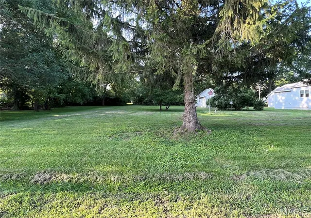 Photo 4 of Single Family Residence at 322 E Bertolino Ave, Nokomis, IL 62075 | MLS# MIS26047862 | | Sold on 2026-10-09