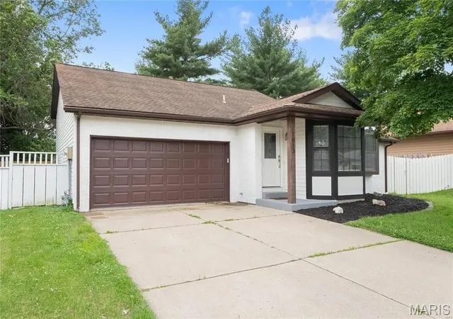 Photo 1 of Single family home for sale at 1513 Royal Oak Ct, O Fallon, IL 62269 | MLS# MIS26047866 | Listing updated on 2026-09-14