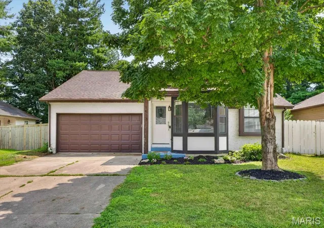 Photo 2 of Single family home for sale at 1513 Royal Oak Ct, O Fallon, IL 62269 | MLS# MIS26047866 | Listing updated on 2026-09-21