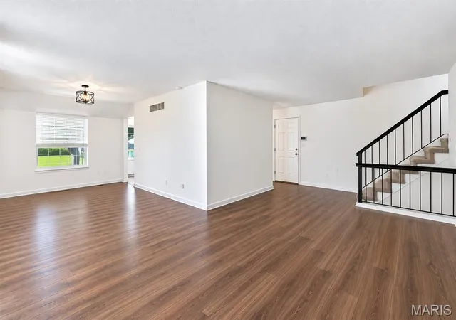 Photo 2 of Single family home for sale at 1513 Royal Oak Ct, O Fallon, IL 62269 | MLS# MIS26047866 | Listing updated on 2026-09-14