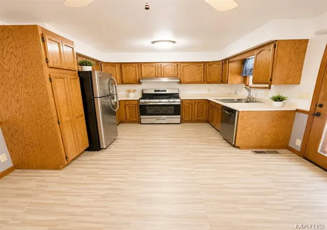 Photo 4 of Sale Pending at 332 Saturn Dr, Godfrey, IL 62035 | MLS# MIS26047867 | Listing updated on 2026-09-06