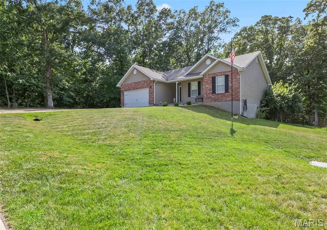 2nd image of 416 Trenton Dr, De Soto, MO 63020 | MLS# MIS26047869