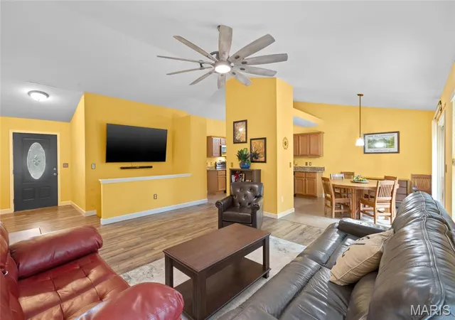 Photo 3 of Single family home for sale at 416 Trenton Dr, De Soto, MO 63020 | MLS# MIS26047869 | Listing updated on 2026-08-10