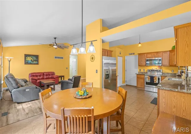 Photo 4 of Single family home for sale at 416 Trenton Dr, De Soto, MO 63020 | MLS# MIS26047869 | Listing updated on 2026-08-10