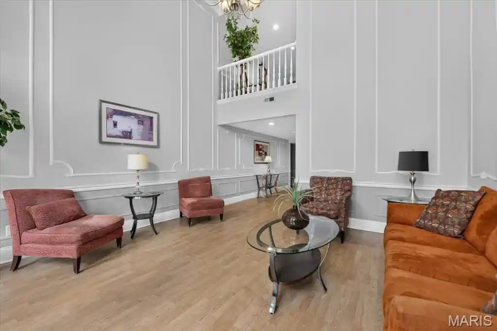 Listing Photo 2 - Condo for sale in 550 Coeur De Royale Dr located at 550 Coeur De Royale Dr, Creve Coeur, MO 63141 - Unit #408