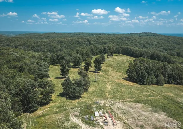 4th image of 334 Winter Ln, Bourbon, MO 65441 | MLS# MIS26047882
