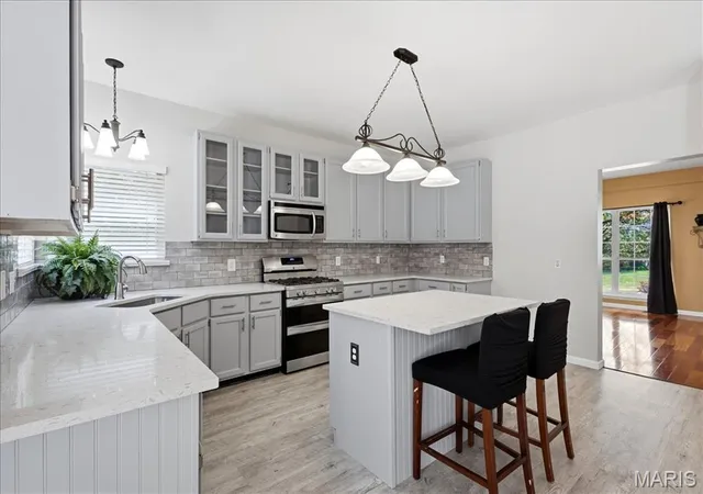 Photo 4 of Sale Pending at 175 Beacon Point Ln, Wildwood, MO 63040 | MLS# MIS26047890 | Listing updated on 2026-09-21