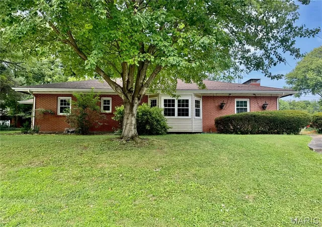 Photo 1 of Single family home for sale at 407 Killarney Dr, Greenville, IL 62246 | MLS# MIS26047891 | Listing updated on 2026-09-04