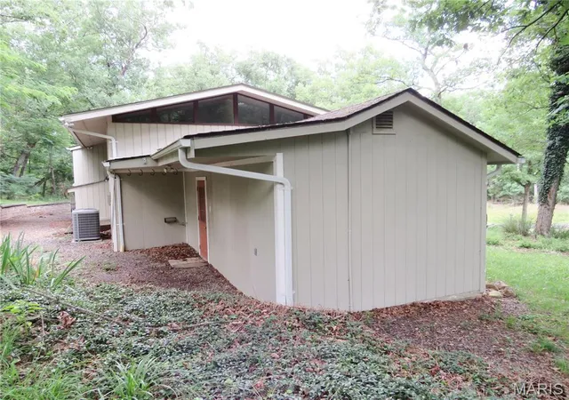 Photo 3 of Single family home for sale at 3021 Lake Northwoods Rd, Owensville, MO 65066 | MLS# MIS26047893 | Listing updated on 2026-08-14