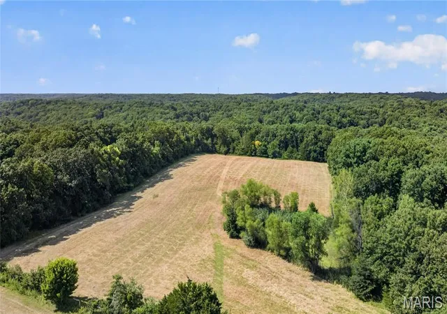 Photo 3 of Sale Pending at 33 Timber Ridge, Marthasville, MO 63357 | MLS# MIS26047905 | Listing updated on 2026-08-13