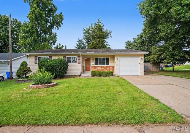 Photo 1 of Single family home for sale at 2180 David Dr, Florissant, MO 63031 | MLS# MIS26047909 | Listing updated on 2026-10-15