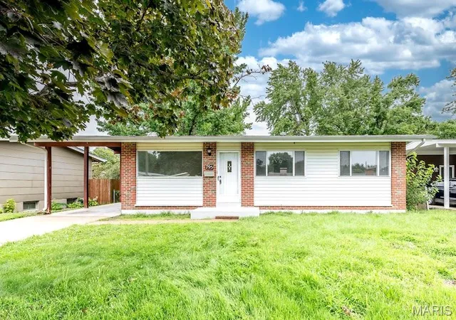 Photo 3 of Single family home for sale at 795 Bellarmine Ln, Florissant, MO 63031 | MLS# MIS26047914 | Listing updated on 2026-09-24