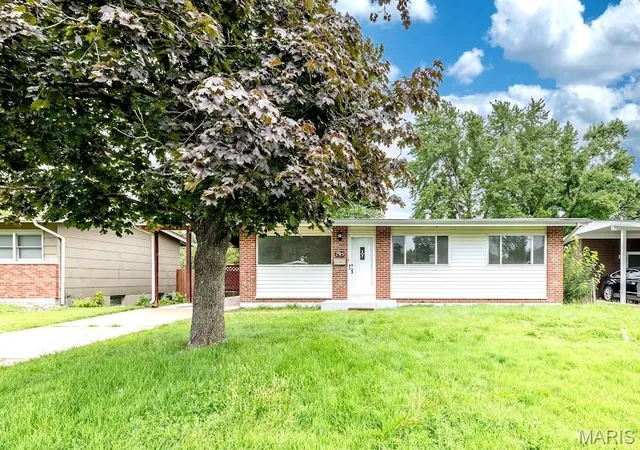 Photo 4 of Single family home for sale at 795 Bellarmine Ln, Florissant, MO 63031 | MLS# MIS26047914 | Listing updated on 2026-09-24