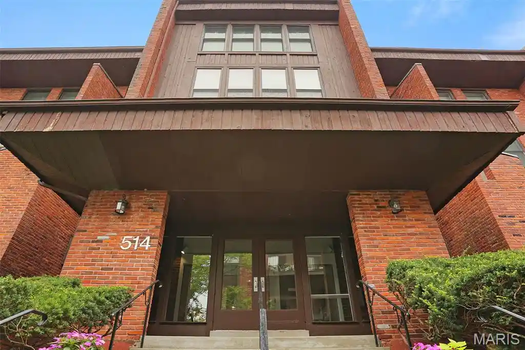 Listing Photo 1 - Condo for sale in 514 Coeur De Royale Dr located at 514 Coeur De Royale Dr, Creve Coeur, MO 63141 - Unit #101