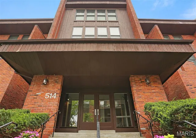 Condo for sale at 514 Coeur De Royale Dr #101, Saint Louis, MO 63141 | MLS# MIS26047929