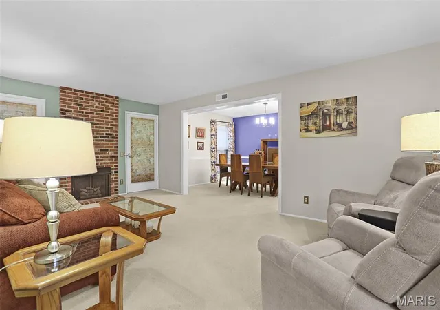 Listing Photo 3 - Condo for sale in building located at 514 Coeur De Royale Dr, Creve Coeur, MO 63141 - Unit #101