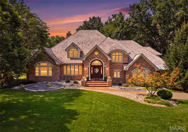 2nd image of 1109 N Oxfordshire Ln, Edwardsville, IL 62025 | MLS# MIS26047931