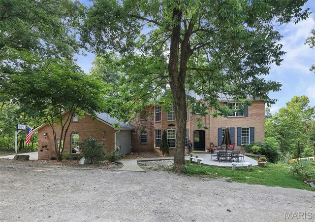 Photo 2 of Single family home for sale at 2221 Levin Crest Ln, Dupo, IL 62239 | MLS# MIS26047932 | Listing updated on 2026-08-25