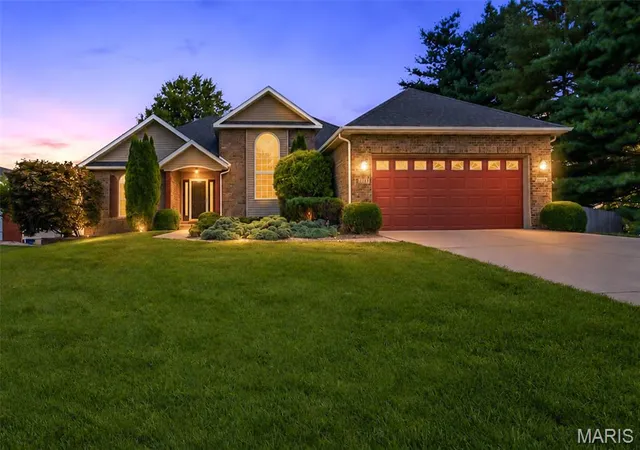 Photo 1 of Sale Pending at 2743 Cascade Lake Dr, Belleville, IL 62221 | MLS# MIS26047935 | Listing updated on 2026-09-07
