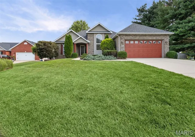 Photo 2 of Sale Pending at 2743 Cascade Lake Dr, Belleville, IL 62221 | MLS# MIS26047935 | Listing updated on 2026-09-07