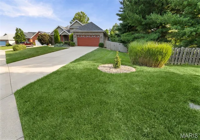 Photo 2 of Sale Pending at 2743 Cascade Lake Dr, Belleville, IL 62221 | MLS# MIS26047935 | Listing updated on 2026-09-07