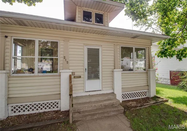 4th image of 215 10Th St, Wood River, IL 62095 | MLS# MIS26047940
